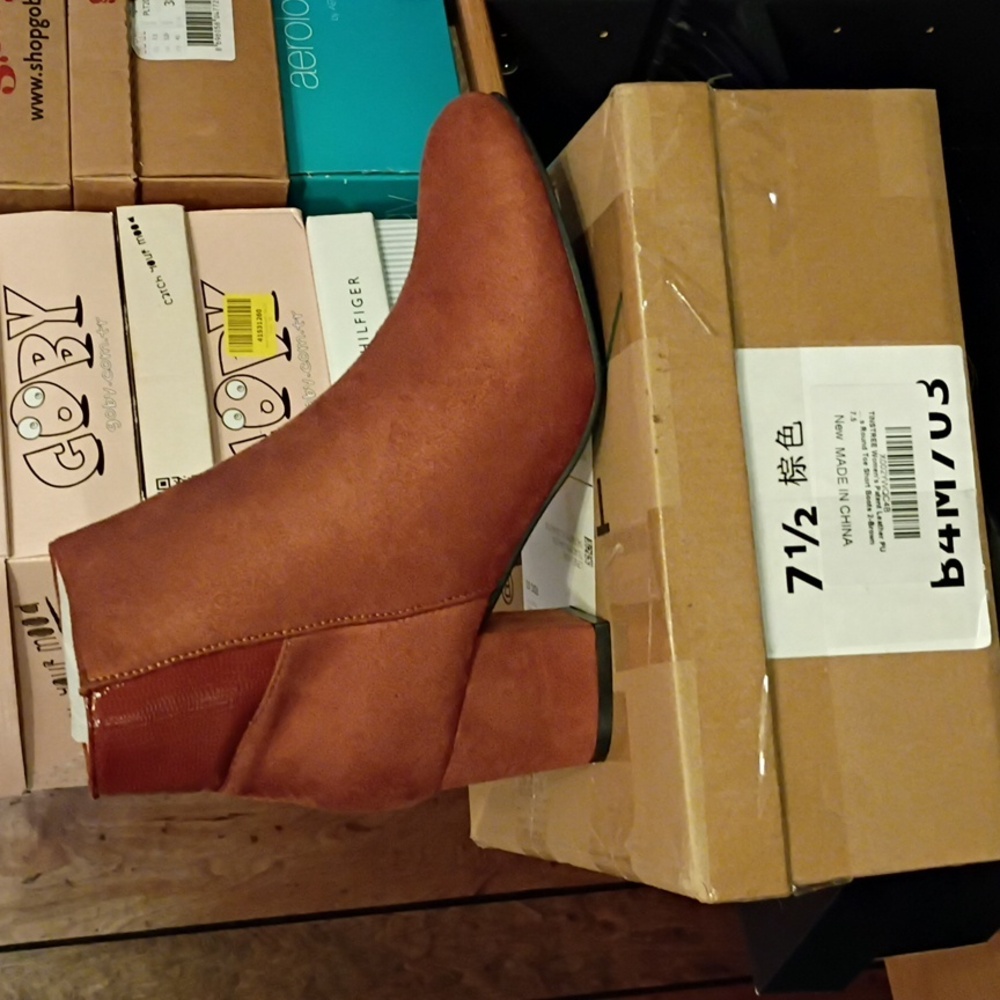 Brown/rust color bootie